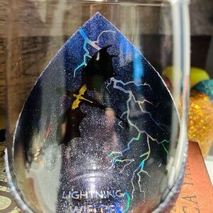 Lightning Wielder Fourth wing riders 17 oz glitter stemless wine glass.